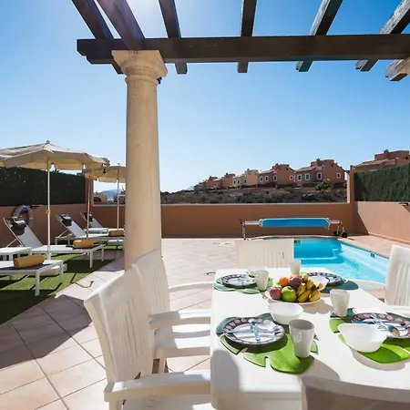 Home2book Private Pool & Terrace, Aloha Sun ヴィラ *