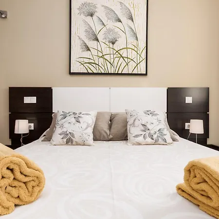 Home2book Private Pool & Terrace, Aloha Sun