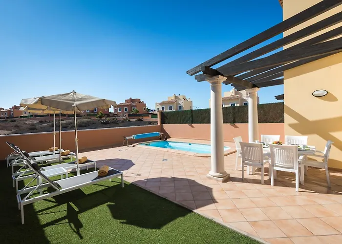 Home2book Private Pool & Terrace, Aloha Sun 别墅